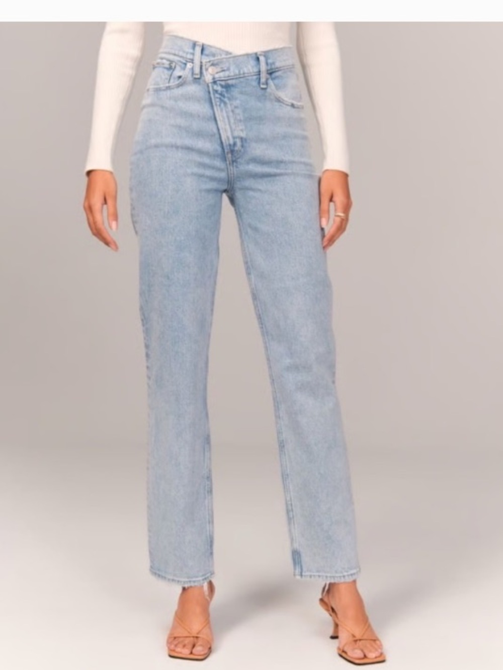Abercrombie & Fitch The 90’s Straight Ultra high rise jeans size 28 light wash